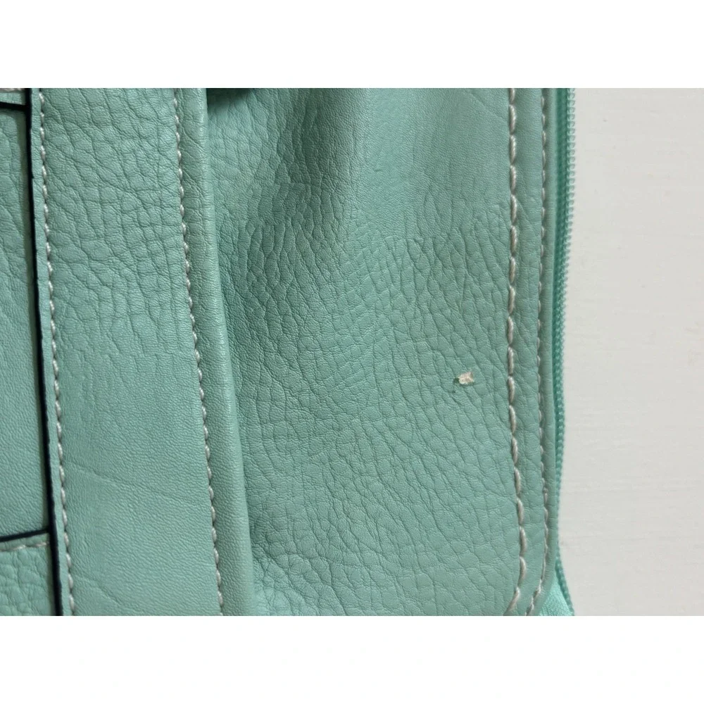 BOC Crossbody Purse Mint Green. Plenty of Compartments